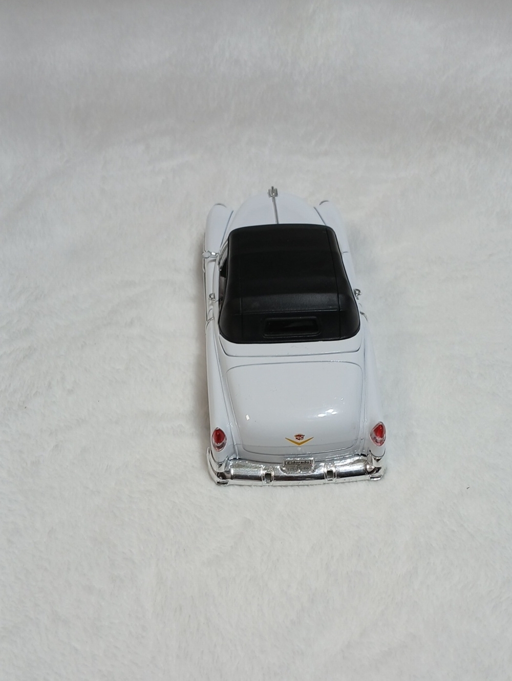 Welly 1953 Cadillac Eldorado Convertible diecast model - Picture 3 of 13